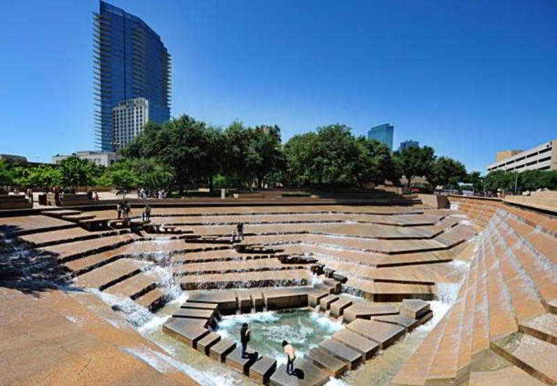 Courtyard By Marriott Dallas Arlington Entertainment District Exterior photo