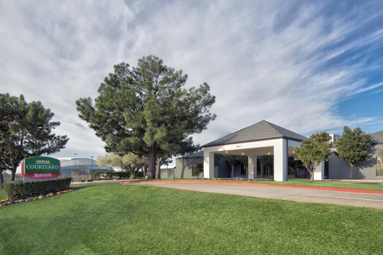 Courtyard By Marriott Dallas Arlington Entertainment District Exterior photo