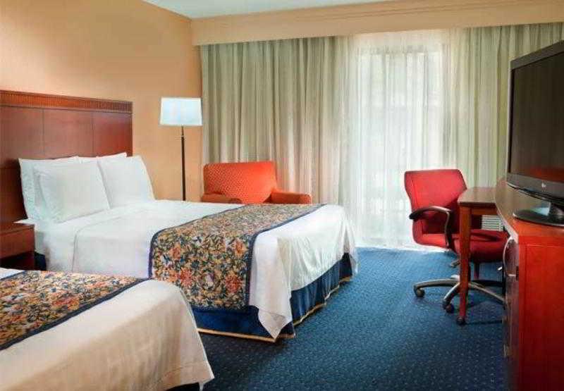 Courtyard By Marriott Dallas Arlington Entertainment District Room photo