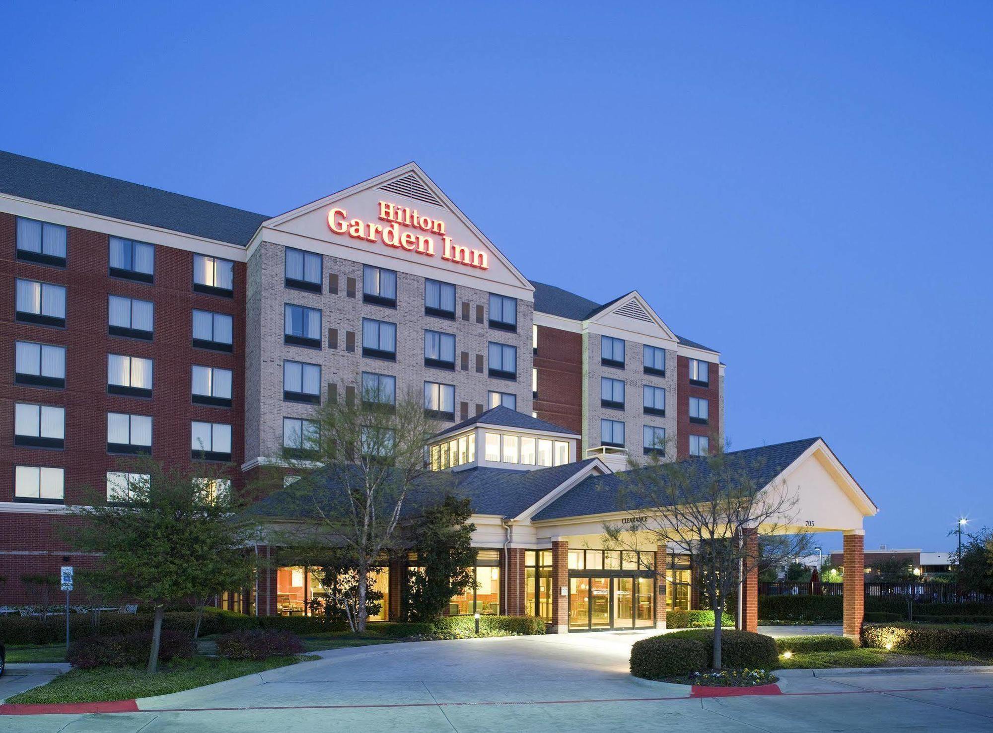 Courtyard By Marriott Dallas Arlington Entertainment District Exterior photo