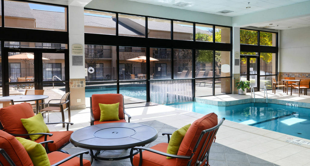 Courtyard By Marriott Dallas Arlington Entertainment District Exterior photo